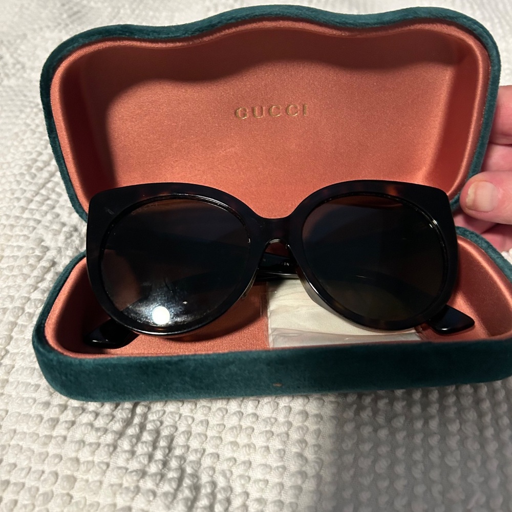 Gucci sunglasses - Picture 2 of 4